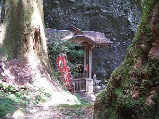 0722・45不動さんの祠.jpg