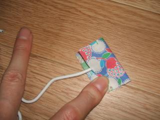 カットした布でくるむ