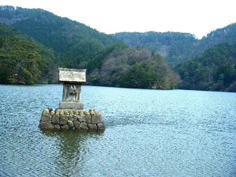 赤松の池