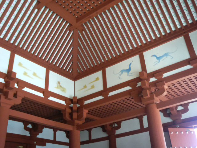 平城京・大極殿内