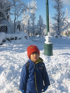 幼稚園までの雪道