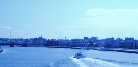 ラビスタ釧路川ホテル「釧路川の漁船？」
