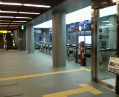 渡辺橋駅構内.jpg