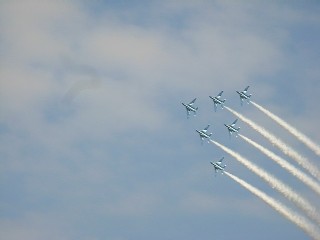 空と同じ、青と白