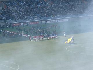 どうせなら煙もトリコロールにしてみやがれ。