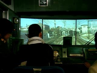 山手線の映像はホンモノだし、画面もデカイので迫力があります。