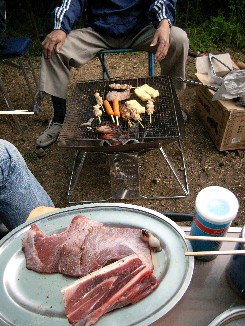 まぐろのホホ肉とカマを焼きました。