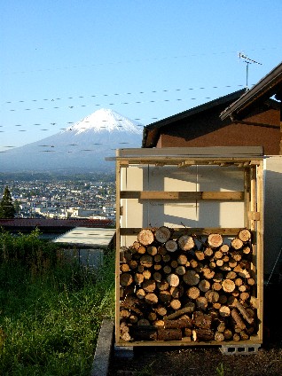 富士山が綺麗　薪を入れました