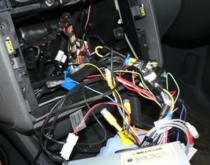 ナビ配線いっぱい
