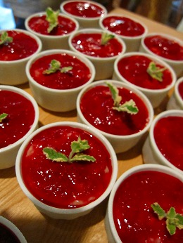 手作り甘酒ババロアラズベリーソース添え