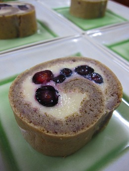 ブルーベリーのロールケーキ