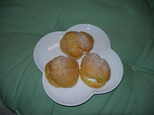 粉砂糖シュークリーム.JPG