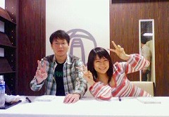 こう見ると、アイドルとファンの人って感じだね。。。