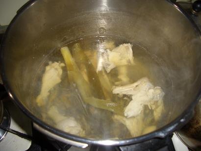 ベースの鶏と煮干しのスープ