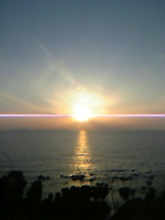 阿久根の海岸線よりのぞむ夕陽