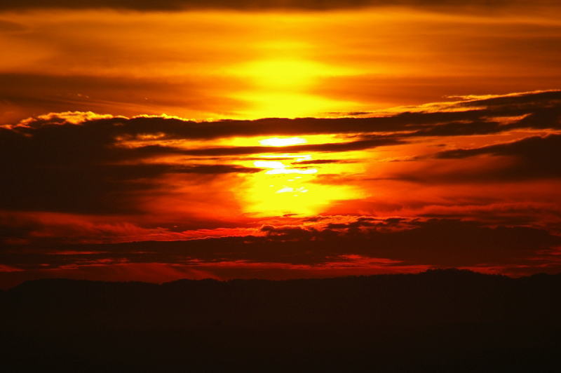 湿原へ沈む夕日