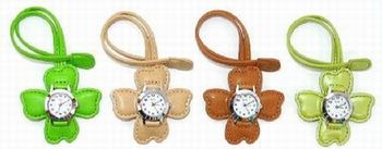 カバンにつける　hang watch　クローバー