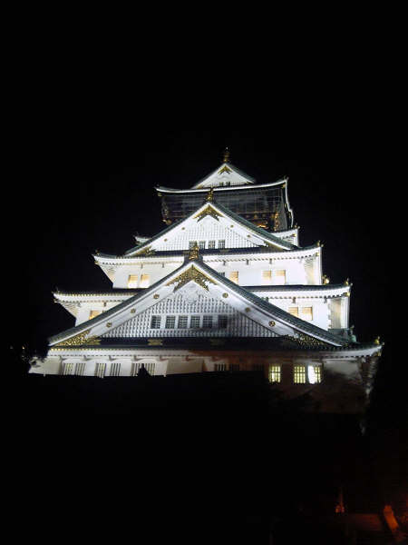 夜の大阪城天守閣