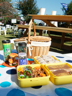 秋のピクニックテーブル