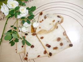 角食レーズンパン