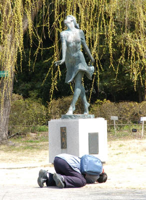 見えてたまるかぁ！！