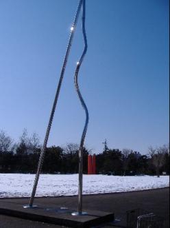 雪の中のオブジェ