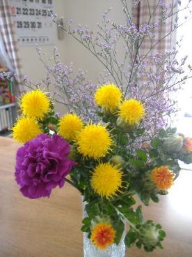 ブルーカーネーションを入れた初夏のしつらい