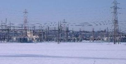 雪の変電所