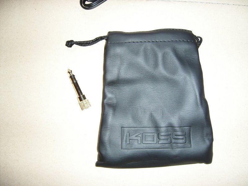 ポーチと変換プラグ