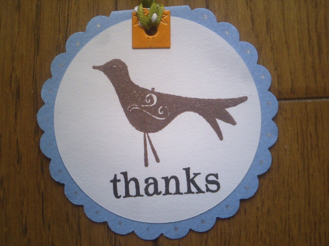 スカロップサークル型のカード