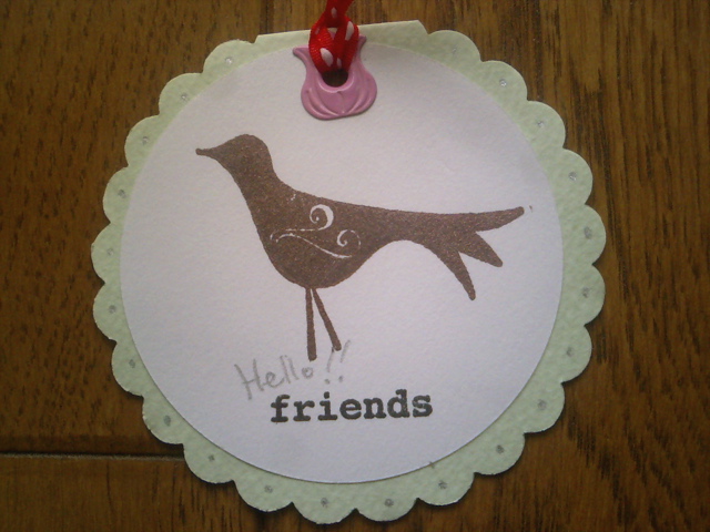 スカロップサークル型のカード