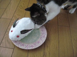 りんと雪うさぎ