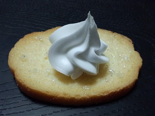 ラスクonホイップ♪