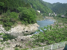 高山本線沿いの渓谷
