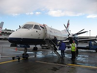 アイラ島行きのプロペラ機