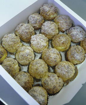 差し入れのシュークリーム