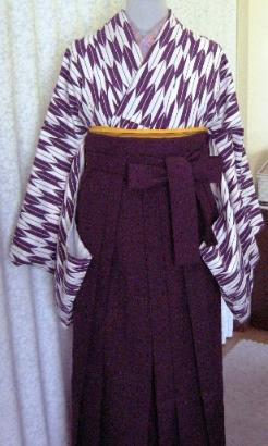 紫の矢羽と袴