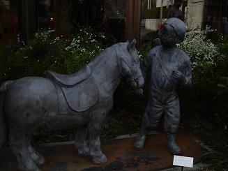 ちひろ美術館銅像