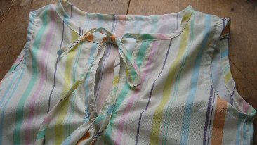 キャミドレス上の部分