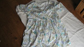 リバティ ローンのブラウス