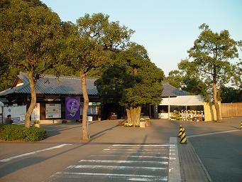 仙厳園入り口　ホンの一瞬シャッターチャンスの神様？