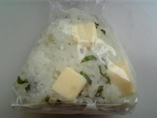 チーズと大葉おにぎり110円.jpg