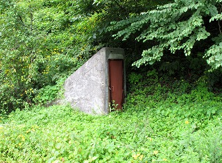 20100819_尾去沢の地下に続く入り口