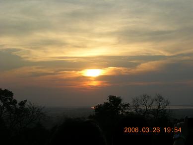 アンコールワットの夕日.JPG