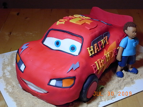 LIGHTNING MCQUEEN CAKE 2