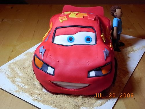 LIGHTNING MCQUEEN CAKE 3