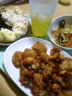 から揚げとサラダ