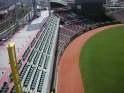 レフトパフォーマンス席　レフトポール際