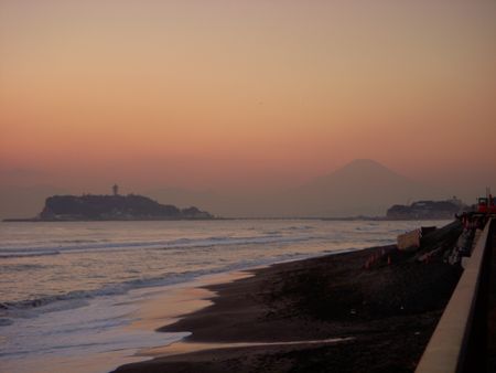 七里ヶ浜から♪「江ノ島と富士山」.jpg