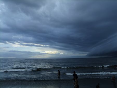 この雲の横が少し明るい.jpg